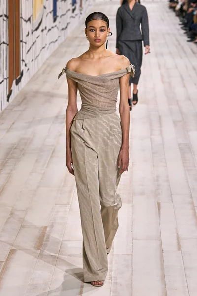 Look 17